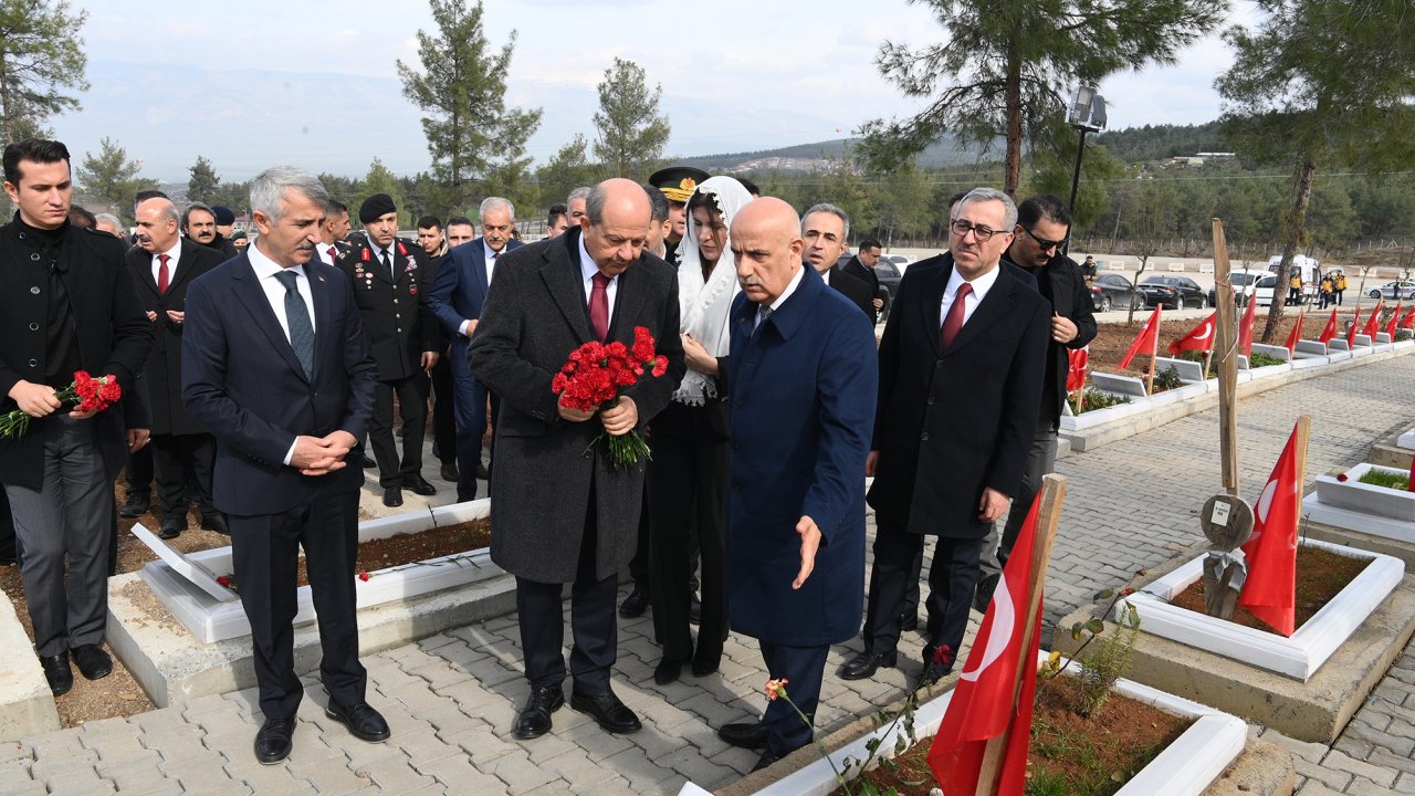 Hayrettin Güngör, KKTC Cumhurbaşkanı Tatar ile Kapıçam Mezarlığı’nı Ziyaret Etti