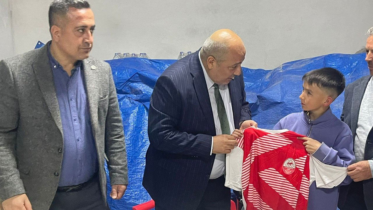 Fatih Mehmet Ceyhan, Karış Karış Geziyor