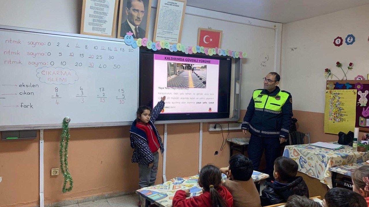 Kahramanmaraş Jandarması Öğrencilere Trafik Bilinci Aşıladı!