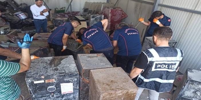 Kahramanmaraş'ta enkaz altından çıkan kasalardan 1397 tarihi eser bulundu