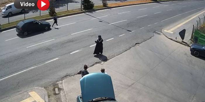 Kahramanmaraş'ta Otomobilin Çarptığı Çocuk Ağır Yaralandı; Kaza Kamerada