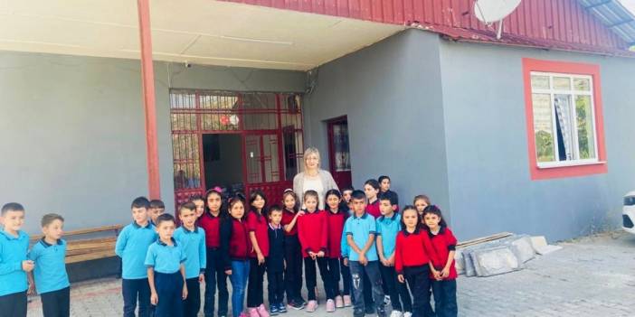 Kahramanmaraş'ta Kırtasiye Malzemeleriyle Dolu Çantalar, Onikişubat'ın Hediyesi