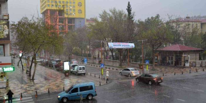 Kahramanmaraş Yağmurla Uyanıyor: Yıldırım Riskine Karşı Dikkatli Olun!