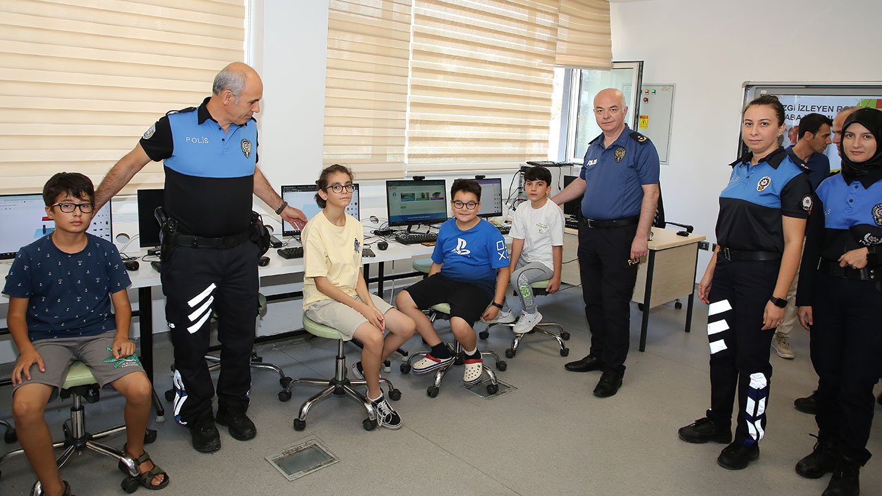 kahramanmarasta-sehit-cocuklarina-ozel-robotik-kodlama-kursu-basladi.jpg