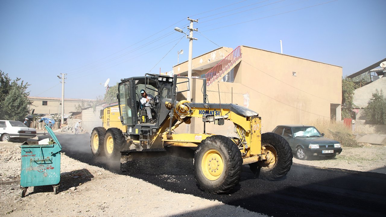 dulkadiroglu-belediyesi-istasyon-mahallesi-yollarini-yeniliyor.jpg