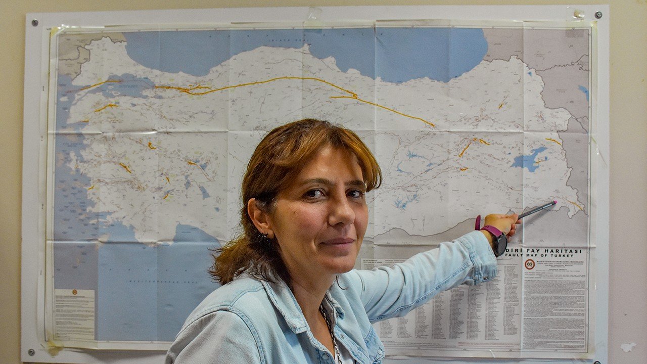 akademisyenler-hendek-calismalariyla-deprem-uretme-potansiyeli-olan-fay-hatlarini-arastiracak.jpg