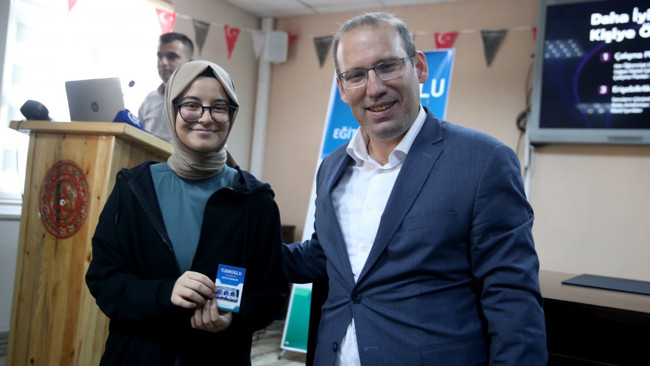 turkoglu-akademi-kartlariyla-ogrenciler-gelecege-hazir.jpg