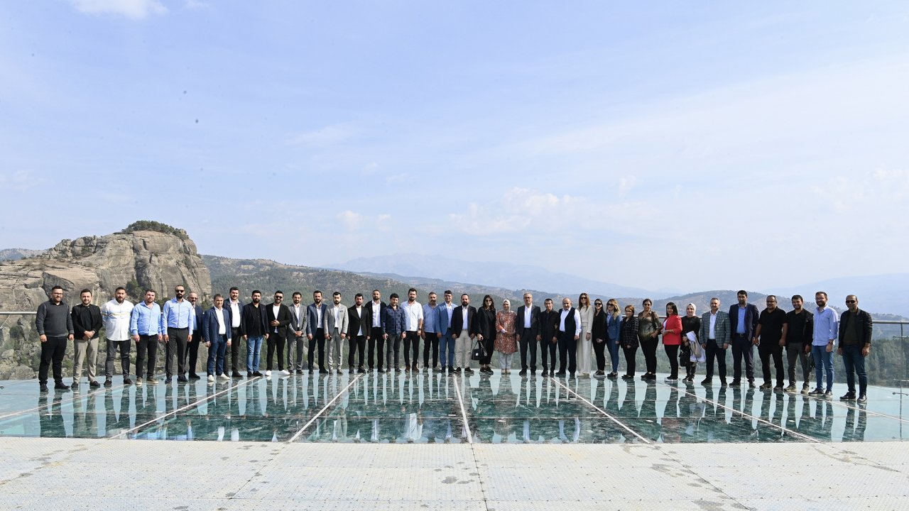 kahramanmaras-turizmine-buyuk-katki-ali-kayasi-cam-teras-projesi.jpg