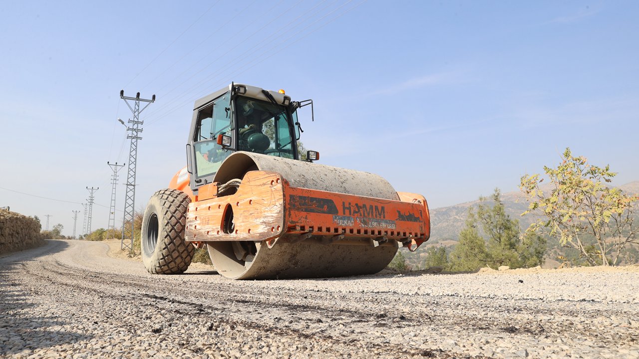 dulkadiroglunda-asfalt-calismalari-001.jpg