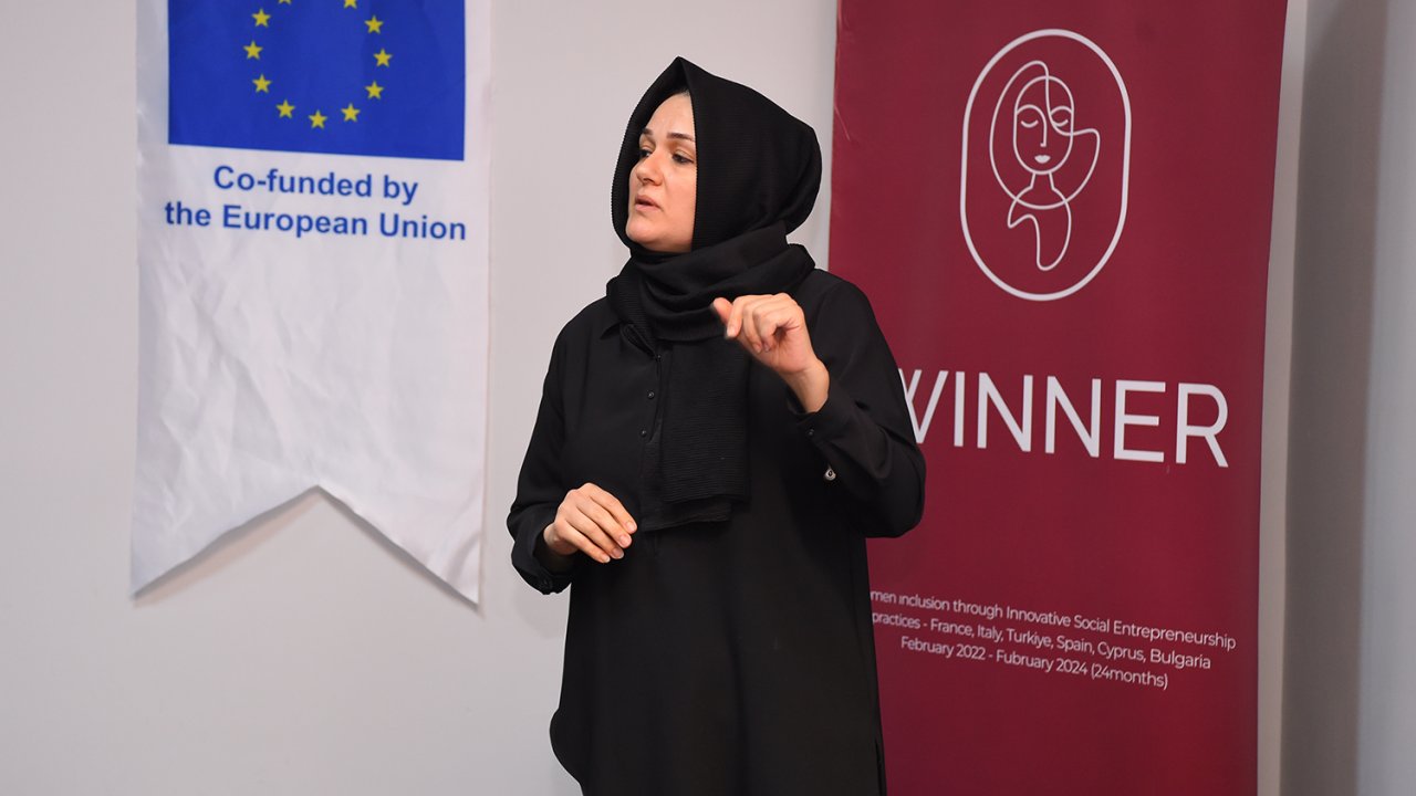 dulkadiroglu-genclik-merkezinden-kadinlara-girisimcilik-kursu.jpg