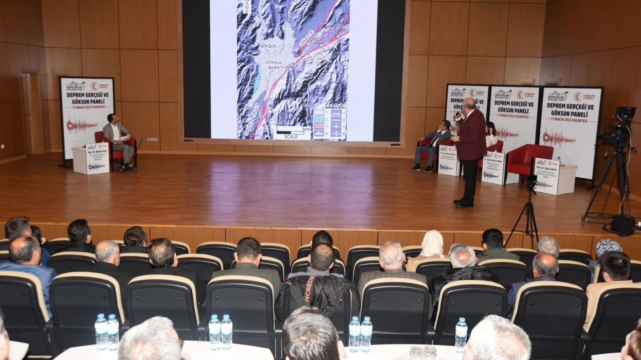 gungor-goksunda-depreme-karsi-bilgilendirme-paneline-katildi.jpg