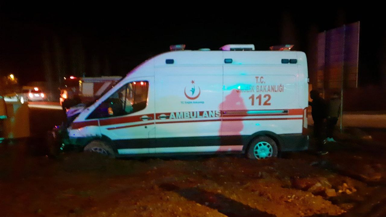 kahramanmarasta-ambulans-ile-otomobilin-carpisti-9-yarali.jpeg