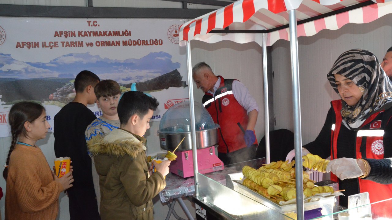kahramanmarasta-depremzede-ogrencilere-yerli-urunlerle-hazirlanan-atistirmalik-dagitildi.webp