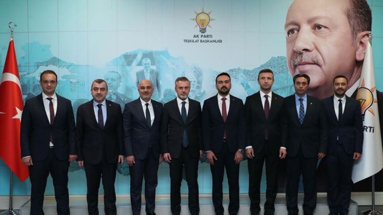 ak-parti-kahramanmarasta-elbistan-ve-ekinozu-ilce-baskanliklarina-yeni-atamalar.jpg