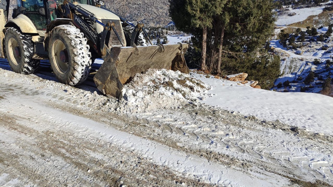 dulkadiroglu-belediyesinden-karla-mucadelede-yogun-mesai.jpg