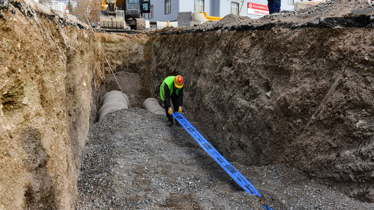 dulkadiroglunda-da-yeni-altyapi-hatlarinin-imalati-hizla-suruyor.jpg