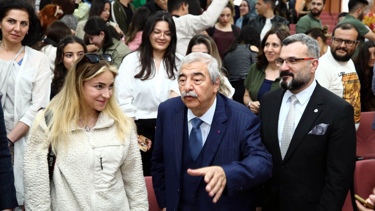 sanko-holding-onursal-baskani-abdulkadir-konukoglu-gaunde-ogrencilerle-bulustu-9.jpg