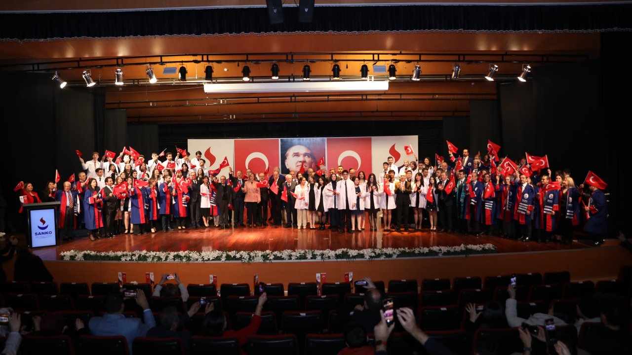 sanko-universitesi-2025-2026-akademik-yili-acilis-toreni-ve-tip-fakultesi-beyaz-onluk-giyme-toreni7.jpg