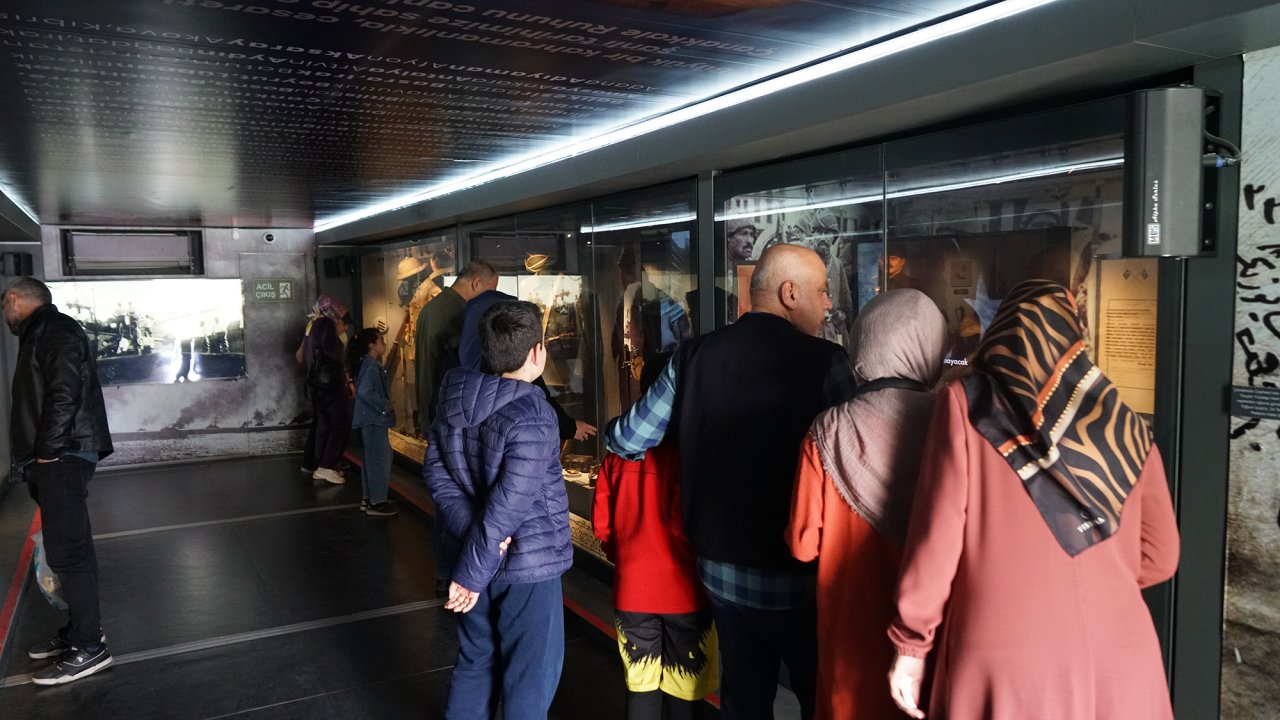 canakkale-savaslari-mobil-muzesi-kahramanmarasta-ziyaretcilerini-agirliyor-2.jpg