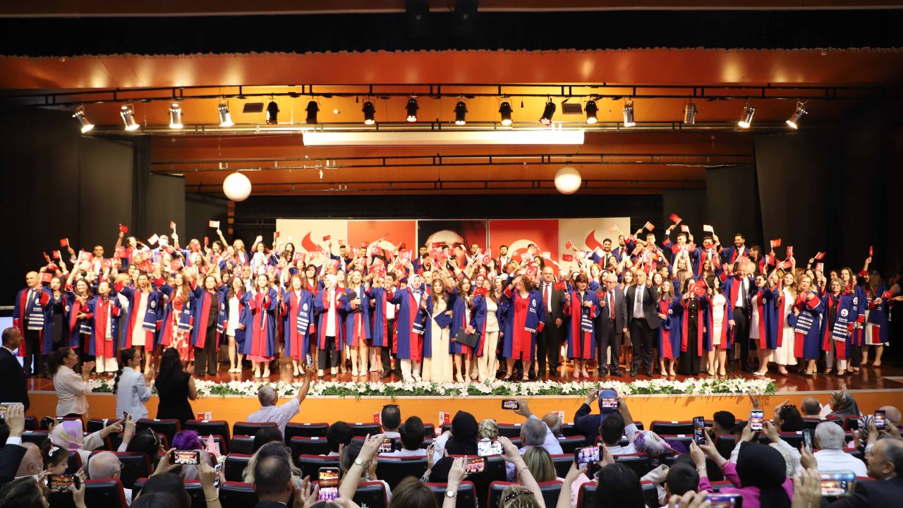 sanko-universitesinde-mezuniyet-heyecani-7.jpg