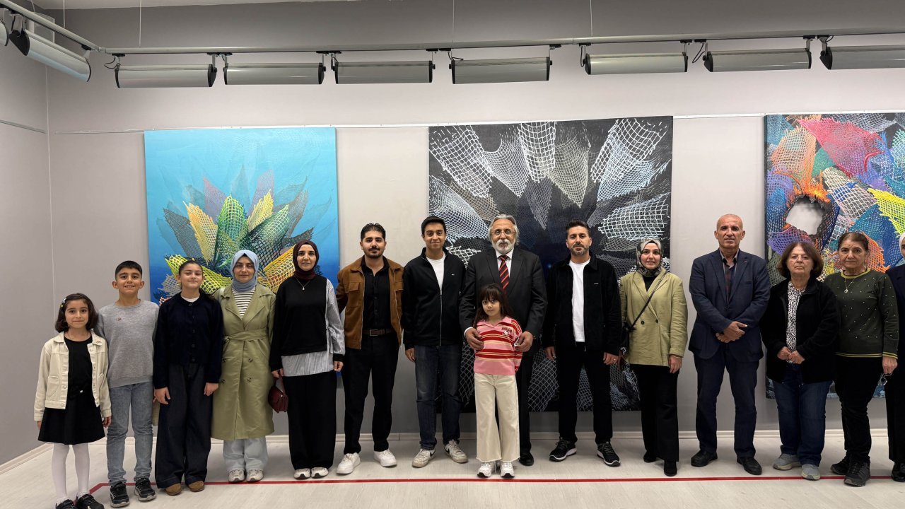 ali-irgin-sanko-sanat-galerisinde-sonsuzluk-aglari-temali-resim-sergisi-acti-1.jpg