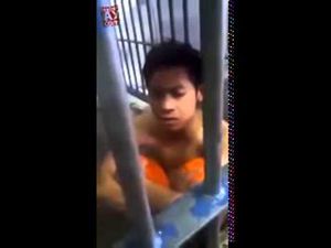 Hapiste işkence altından Kur'an okuyan çocuk